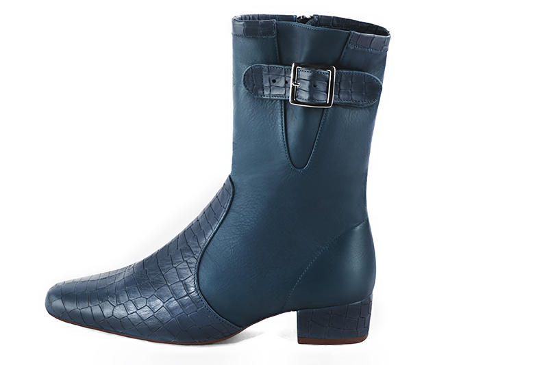 Denim blue women's ankle boots with buckles on the sides. Round toe. Low block heels. Profile view - Florence KOOIJMAN
